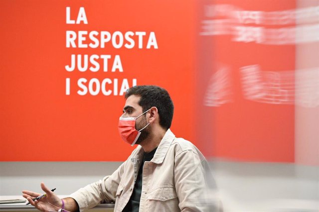El nuevo líder de Juventudes Socialistas, Víctor Camino, durante una entrevista con Europa Press, a 25 de noviembre de 2021, en Valencia