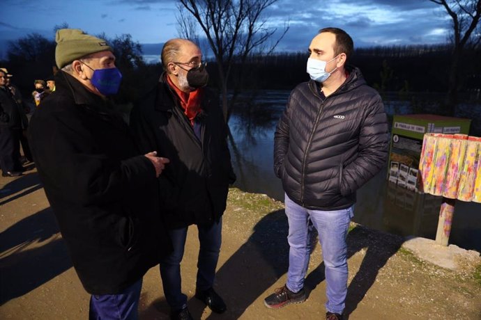 El presidente de Aragón, Javier Lambán, visita la localidad de Pradilla con motivo de la riada del Ebro.
