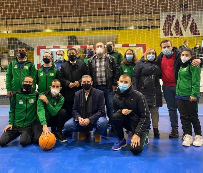 El presidente de la Diputación de Jaén, Francisco Reyes, reunido con el Club Ali-Up de Bailén