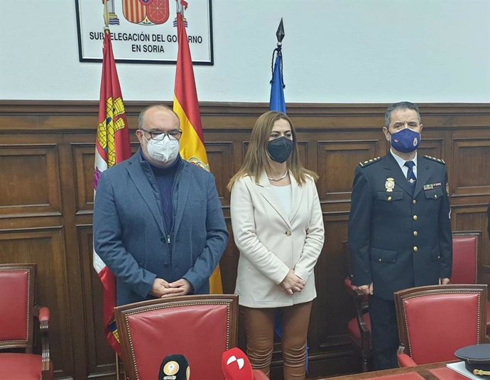 De Izda A Dcha, Miguel Latorre, Virginia Barcones Y Honorio Pérez Presentan El Resultado De La Operación 'Bachata'.