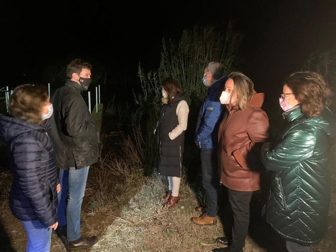El presidente del Partido Popular de Zaragoza, Ramón Celma, en su visita a la localidad ribereña de Boquiñeni ante la crecida extraordinaria del Ebro