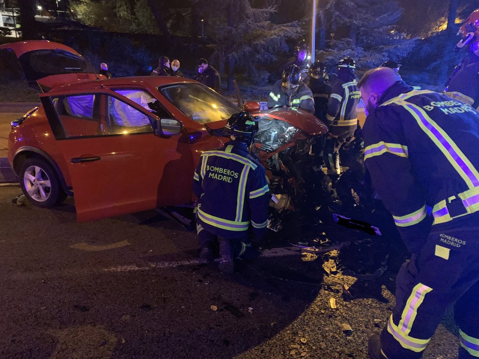 Al menos siete heridos leves en un accidente frontal con un vehículo kamikaze en la A-6 cerca de Moncloa