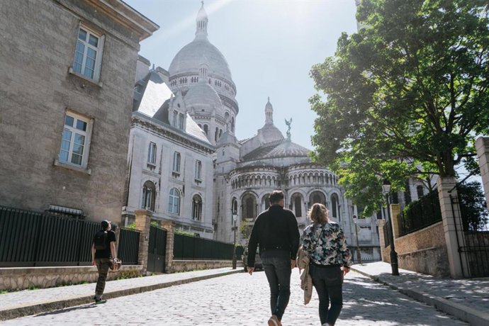 Viajeros en Montmatre (París)