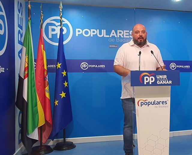 Archivo - El PP provincial de Badajoz inicia una campaña para explicar sus iniciativas para bajar el recibo de la luz 