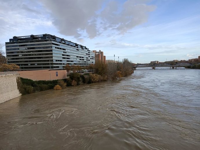 Río Ebro a su paso por Zaragoza.