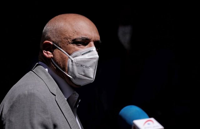 Archivo - Imagen de recurso del secretario de Estado de Relaciones con las Cortes y Asuntos Constitucionales, Rafael Simancas, ofrece declaraciones a los medios de comunicación tras participar en una mesa redonda de portavoces parlamentarios.