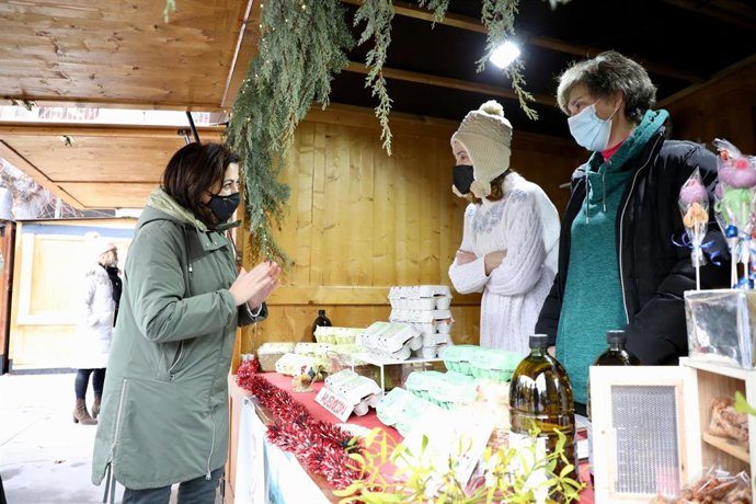 La presidenta Andreu en la primera feria del Mazapán de Soto