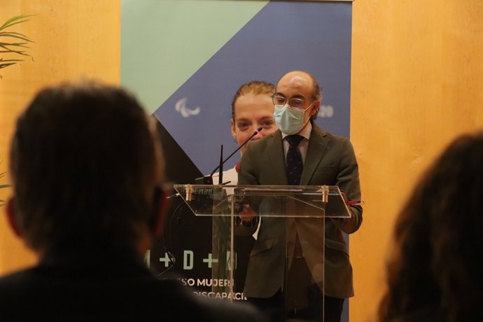 El consejero de Cultura y Turismo, Javier Ortega, en el I Congreso Mujer, Deporte y Discapacidad.