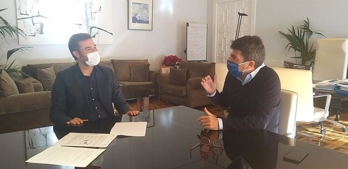 Reunión entre el presidente de la Diputación de Alicante, Carlos Mazón, y el portavoz de Compromís, Gerard Fullana