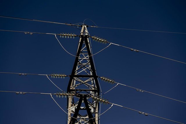 Una torre eléctrica, a 12 de noviembre de 2021, en Madrid, (España)