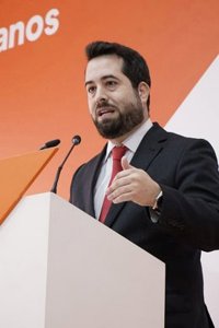 Carrillo propone a Marín y al resto de candidatos en las primarias un debate este domingo retransmitido a los afiliados