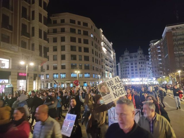 Manifestación contra el pasaporte covid en el centro de València