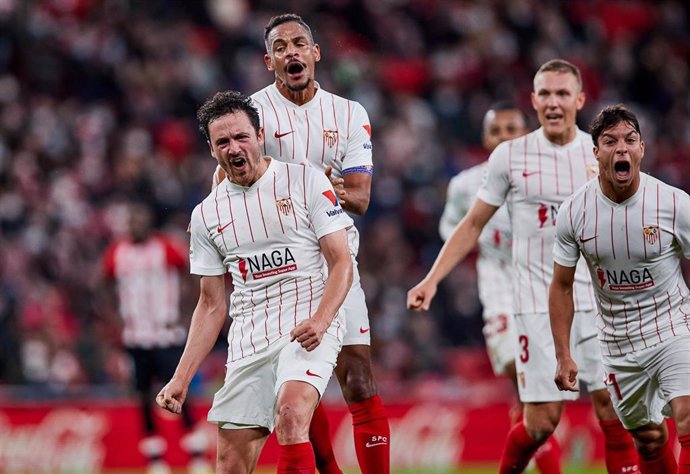 Thomas Delaney celebra el gol conseguido en San Mamés