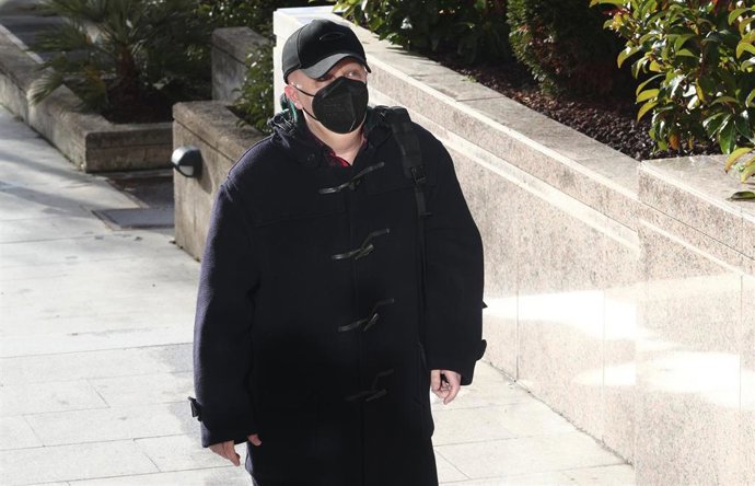 Archivo - Paco Sanz a su llegada a la tercera sesión del juicio por el que se le acusa de estafar fingiendo tener más de 2.000 tumores, en la Sección Sexta de la Audiencia Provincial de Madrid, Madrid, (España), a 10 de febrero de 2021.