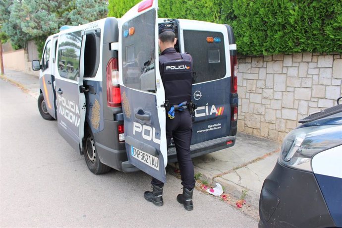 Archivo - Hallan en un coche hundido en Aljaraque (Huelva) los cuerpos de dos desaparecidos