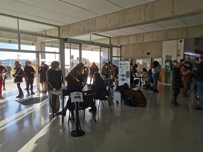 Participantes en el concurso oposición para cubrir 649 plazas correspondientes a la convocatoria de técnico medio sanitario en cuidados auxiliares de enfermería.