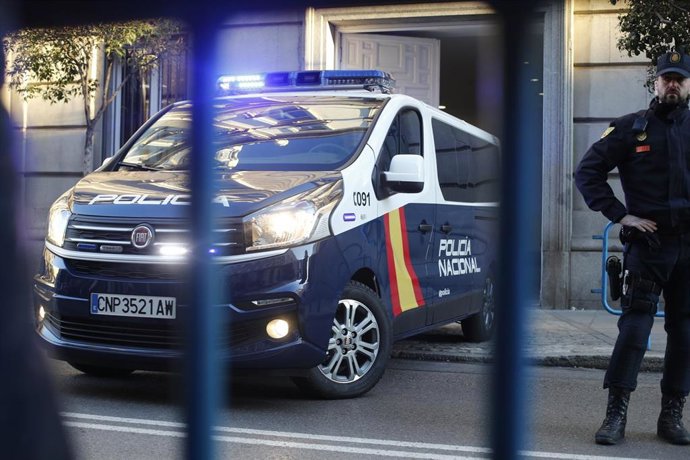 Archivo - Un furgón de la Policía Nacional en una imagen de archivo.