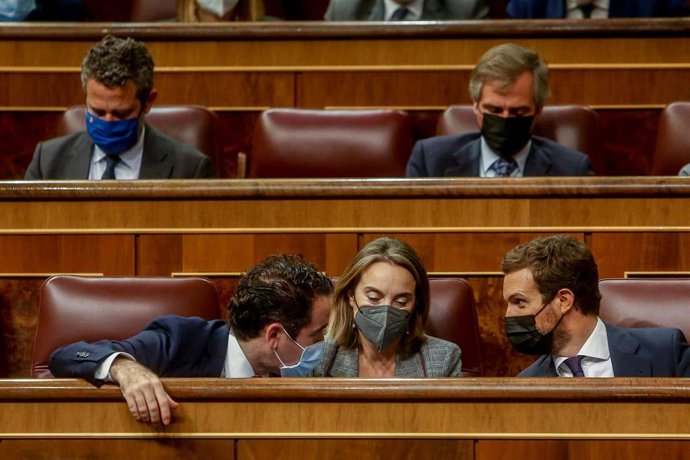 Archivo - (I-D) El secretario general del Partido Popular, Teodoro García Egea; el líder del PP, Pablo Casado; y la portavoz del PP en el Congreso de los Diputados, Cuca Gamarra, a su llegada a una sesión plenaria en el Congreso 