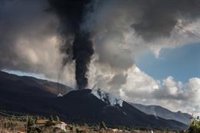 El cono del volcán de La Palma alcanza los 1.124 metros de altura