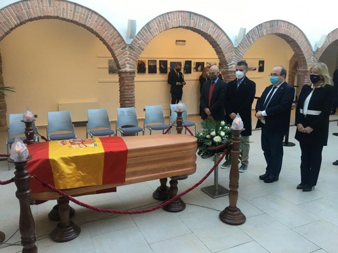 El ministre de Cultura i Esports del Govern, Miquel Iceta; l'alcaldessa de Marbella, Ángeles Muñoz, i el portaveu municipal del PSOE, José Bernal.