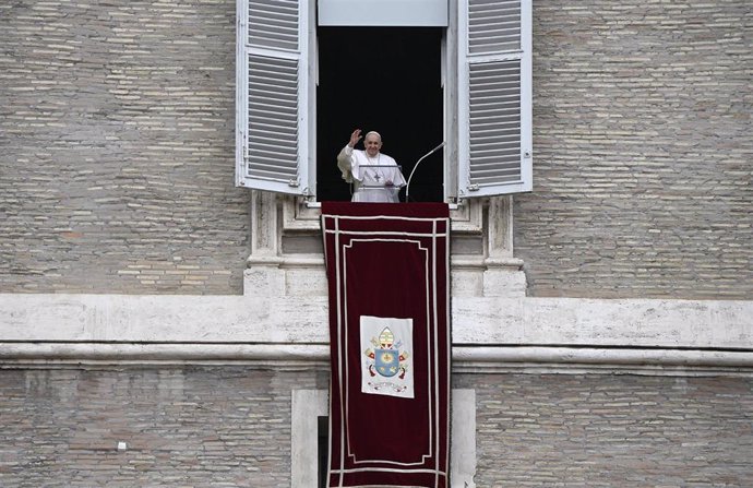 28 November 2021, Vatican, Vatican City: Pope Francis leads his Sunday Angelus prayer from the window of his office overlooking Saint Peter's Square. Photo: Riccardo Antimiani/ANSA via ZUMA Press/dpa
