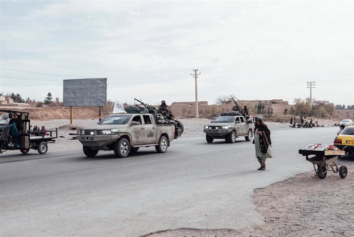 Patrulla talibán en Herat