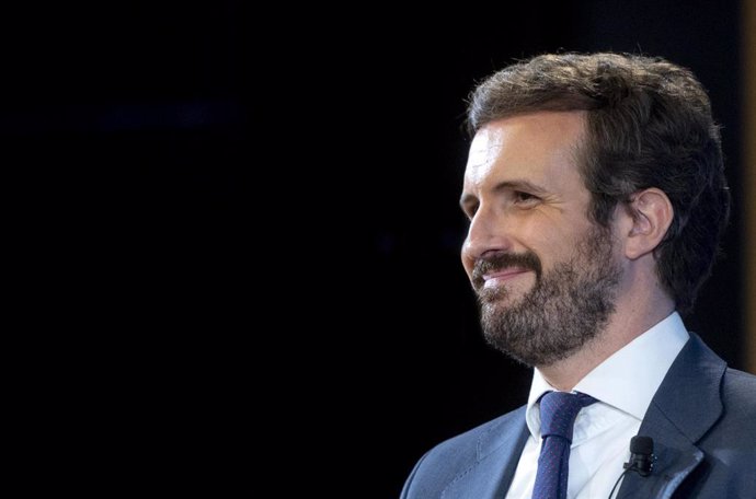 El presidente del PP, Pablo Casado, durante un diálogo bajo el título "Creemos un futuro en libertad", en el Auditorio Meeting Palace, a 30 de noviembre de 2021, en Madrid (España).