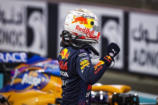VERSTAPPEN Max (ned), Red Bull Racing Honda RB16B, portrait on pole position during the Formula 1 Etihad Airways Abu Dhabi Grand Prix 2021, 22th round of the 2021 FIA Formula One World Championship from December 10 to 12, 2021 on the Yas Marina Circuit, i