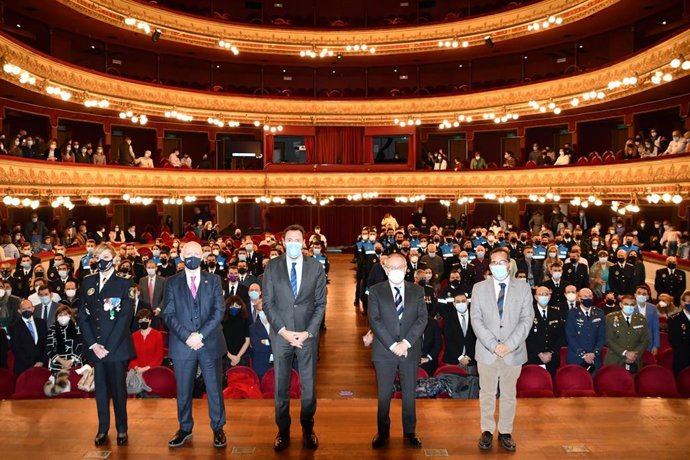 Celebración de El Día de la Policía de Valladolid en el Calderón.