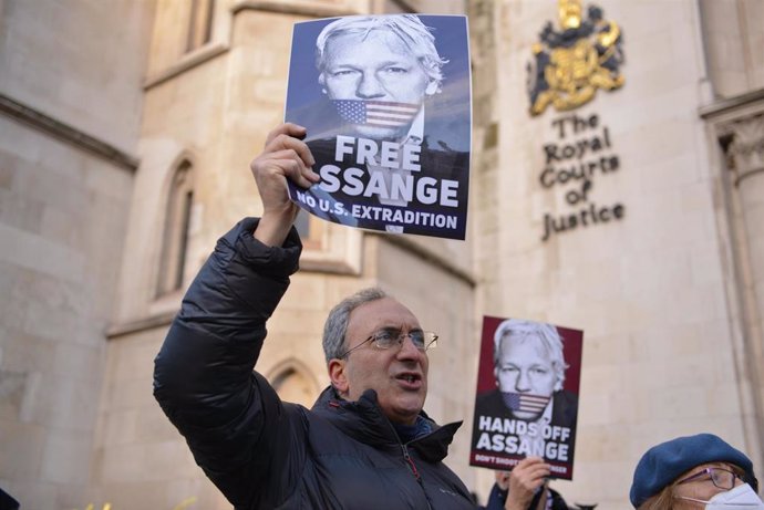 Protesta contra la extradición del fundador de WikiLeaks, Julian Assange, a Estados Unidos