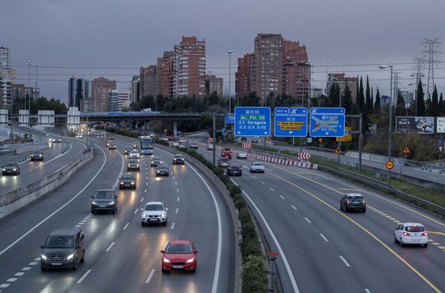 Tráfico en la carretera A-1, a 8 de diciembre de 2021, en Madrid, (España).