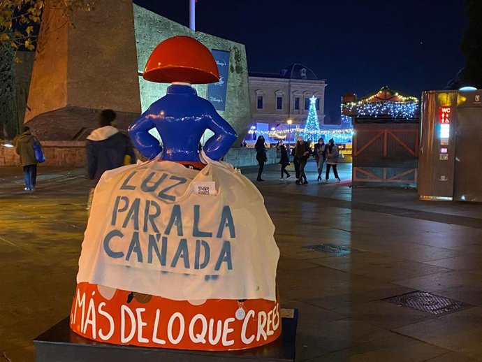 Las Meninas reclaman luz para "meninas y meninos que en la Cañada Real sufren la oscuridad de los poderosos"