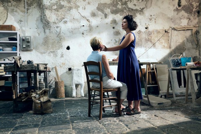 Clarissa Baldassarri uses a technique known as Blind Portrait to create her NFT art. Credit: Nivea, Clarissa Baldassarri