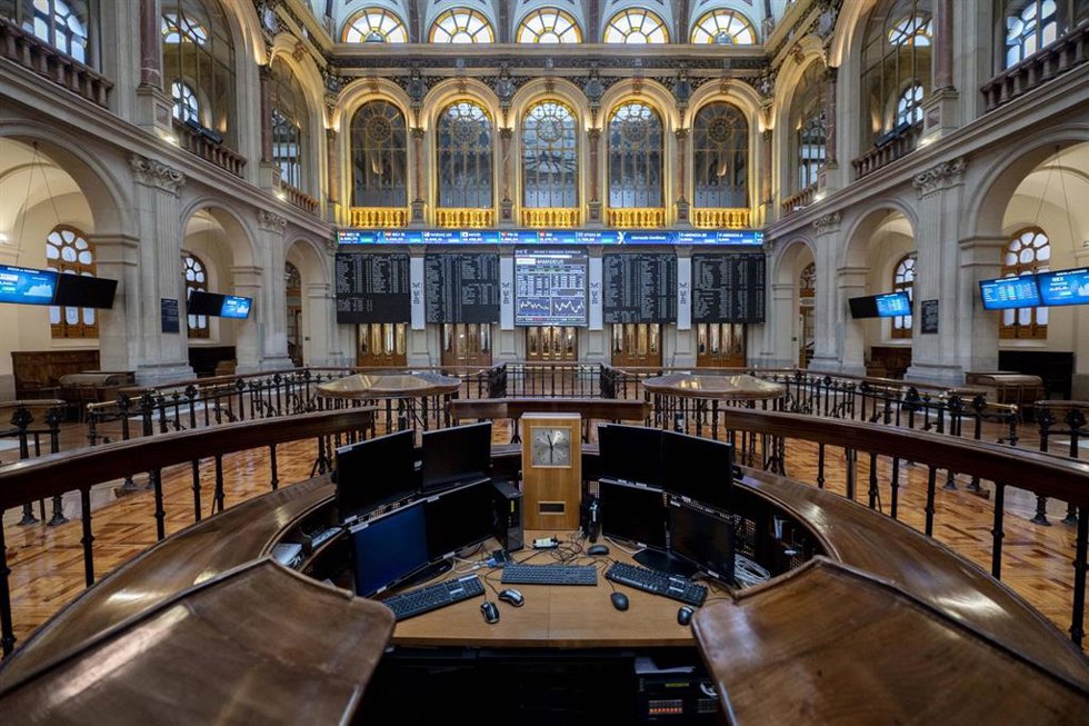 Vista general del Palacio de la Bolsa, a 7 de noviembre de 2021, en Madrid, (España). 
