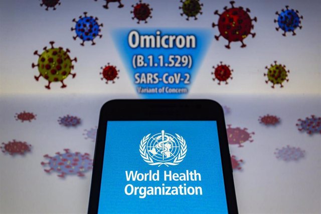 Logotipo de la Organización Mundial de la Salud (OMS) junto a información sobre la variante ómicron del coronavirus