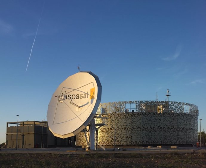 Archivo - Antena de Hispasat