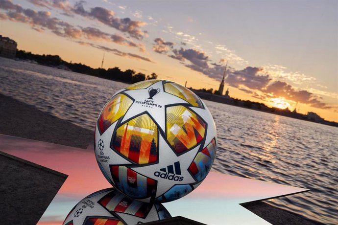 Adidas presenta el balón para las eliminatorias de la 'Champions'