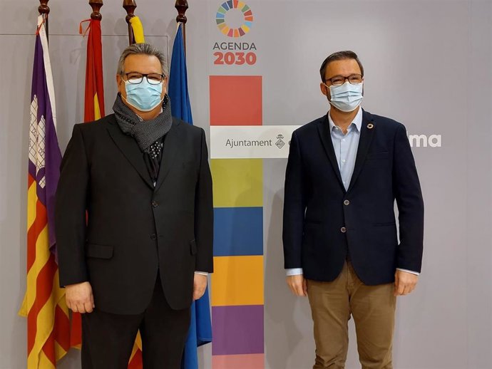 El director regional de Cadena SER, Josep Roquer, y el alcalde de Palma, José Hila.