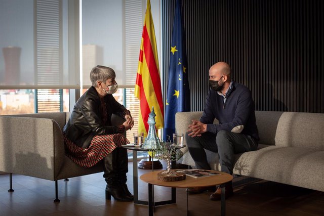 La consellera de Justícia de la Generalitat, Lourdes Ciuró, reunida amb el pare de la nena assassinada a les mans de la seva mare a Sant Joan Despí (Barcelona)