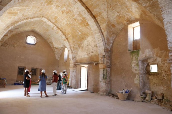 Imagen de archivo de una visita al monasterio de Bellpuig.