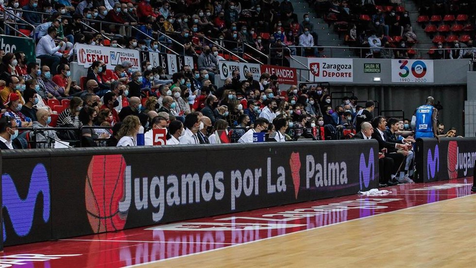 Publicidad de 'Jugamos por La Palma', acción solidaria de Movistar junto a ACB y Cruz Roja para recaudar fondos para los damnificados por la erupción volcánica en la isla canaria