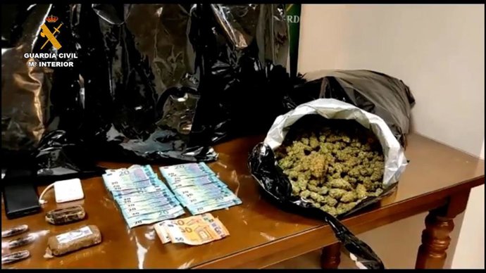 Material intervenido en la A-4.