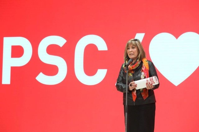 La dirigente del PSC, presienta de la Diputación de Barcelona y alcaldesa de L'Hospitalet de Llobregat, Núria Marín, presenta el lema del Congreso Extraordinario del PSC del 18 y 19 de diciembre.