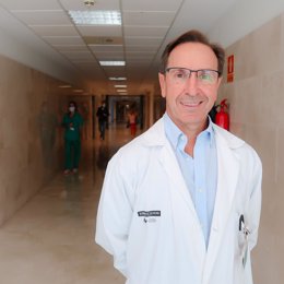 Archivo - El doctor Álvaro Castellanos, nuevo presidente de la SEMICYUC.