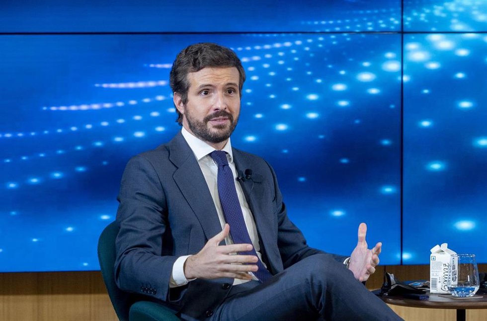 El presidente del PP, Pablo Casado, durante un diálogo bajo el título "Creemos un futuro en libertad", en el Auditorio Meeting Palace, a 30 de noviembre de 2021, en Madrid (España). 