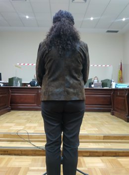 La exalcaldesa de Boecillo, M.A. R, durante la primera jornada del juicio en la Audiencia de Valladolid donde responde por presuntos delitos de prevaricación y malversación.