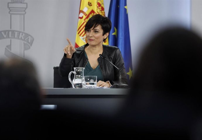 La ministra de Política Territorial y portavoz del Gobierno, Isabel Rodríguez, comparece tras una reunión del Consejo de Ministros, a 7 de diciembre de 2021, en Madrid (España). 