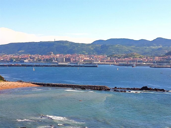 Archivo - Jornada soleada en la costa de Bizkaia