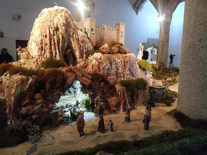 El Belén del Palacio de Carvajal de Cáceres se inaugura con nuevas figuras, mayor tamaño y accesibilidad