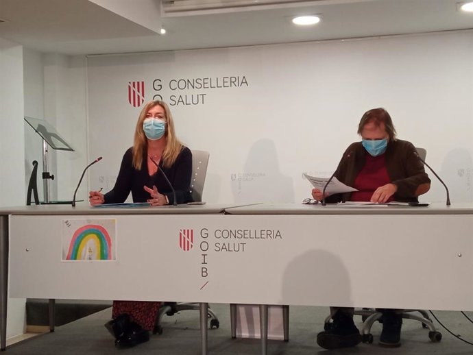 La consellera de Salud y Consumo, Patricia Gómez, y la directora asistencia, Eugnia Carandell.